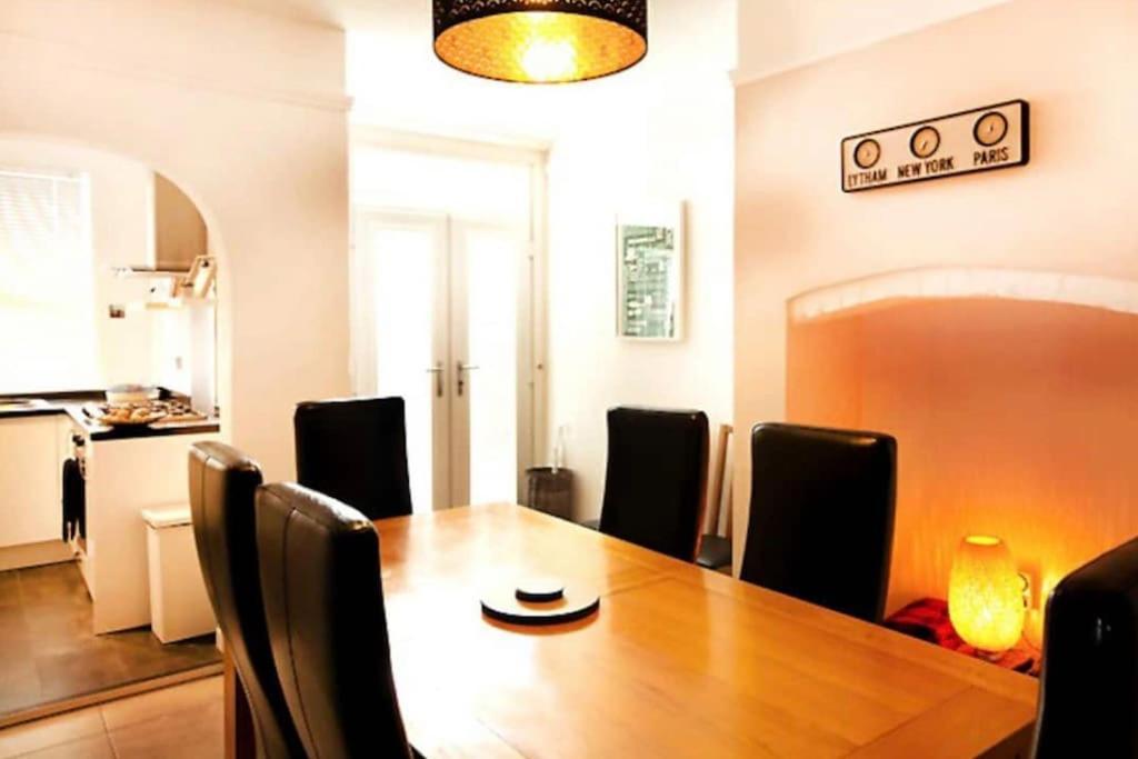 Sunny Seaside Beach House Lytham Centre Sleeps 8 Lytham St Annes Exteriér fotografie